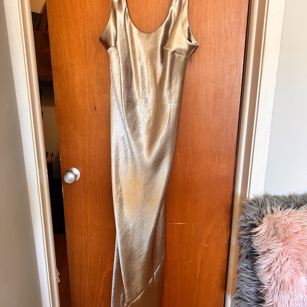 Elegant Gold Sleeveless Dress